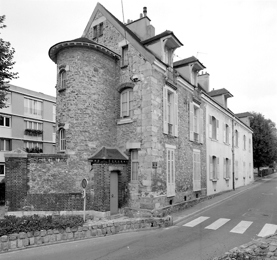 Vue du pignon et de la façade nord-est.