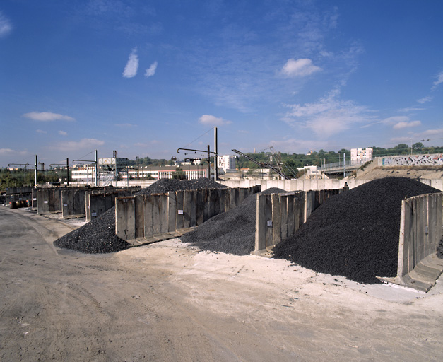 Dépôts de coke et d'anthracite.