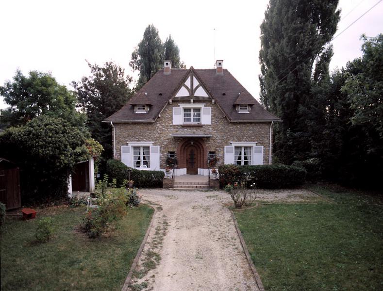 Vue de la façade ouest.