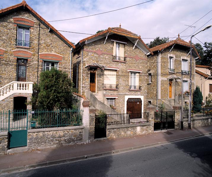 Vue des façades sur la rue