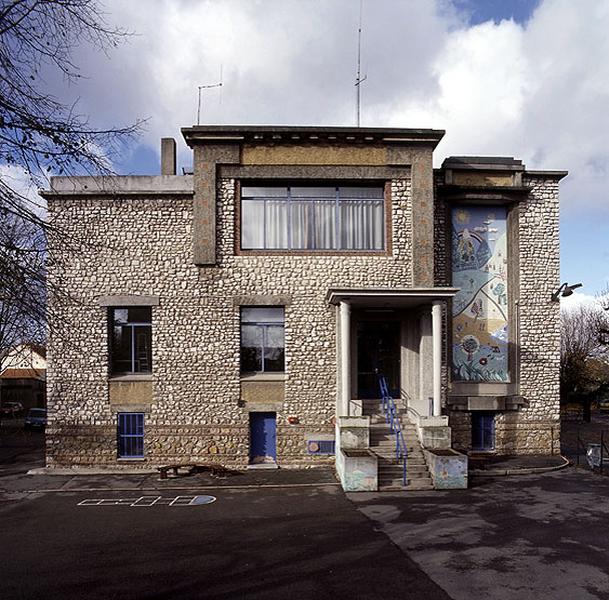 Vue du pavillon abritant à l'origine les éditions du Cerf.