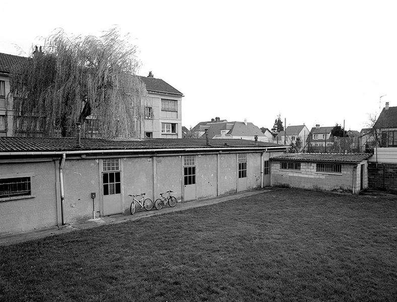 Les bâtiments annexes de la paroisse.