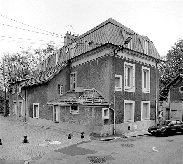 Vue d'ensemble prise du carrefour des rues Lebeau et Renoux.