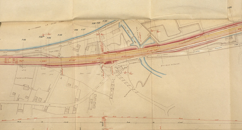 Premier projet de doublement des voies du P.O., avant la déviation du chemin n° 29. Le passage à niveau est mentionné comme étant à supprimer et le passage souterrain pour voyageurs à élargir à 5 m. Plan aquarellé, s.d. [entre 1898 et 1901].