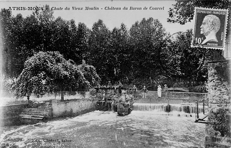 La chute d'eau du moulin.