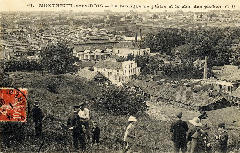 Vue générale de la fabrique de plâtre des Beaumonts, vers 1900. Carte postale. (Musée de l'histoire vivante, Montreuil. 9 F 1)