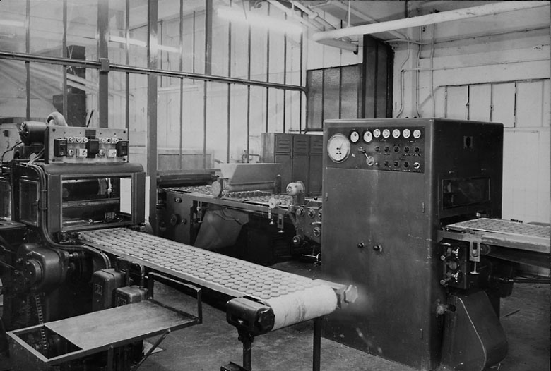 vue générale d'un atelier, vers 1960