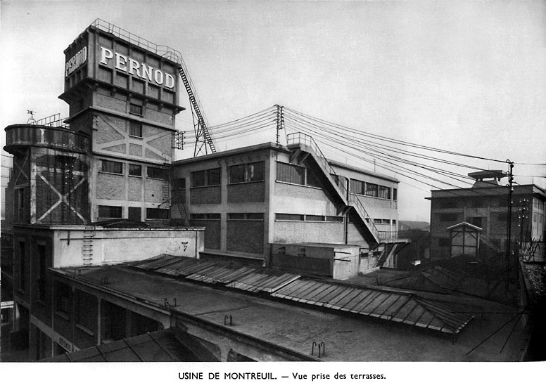Le chateau d'eau vue des terrasses de l'usine