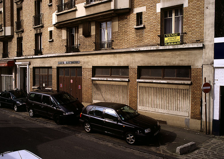 Vue de détail de la façade de la biscuiterie La Moussette.