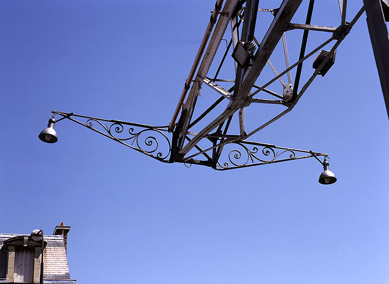 Détail du pont roulant du chantier de bois du 84, rue Marceau