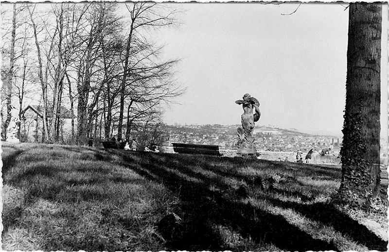 Vue du parc avec la statue de l'Air, carte postale, vers 1960