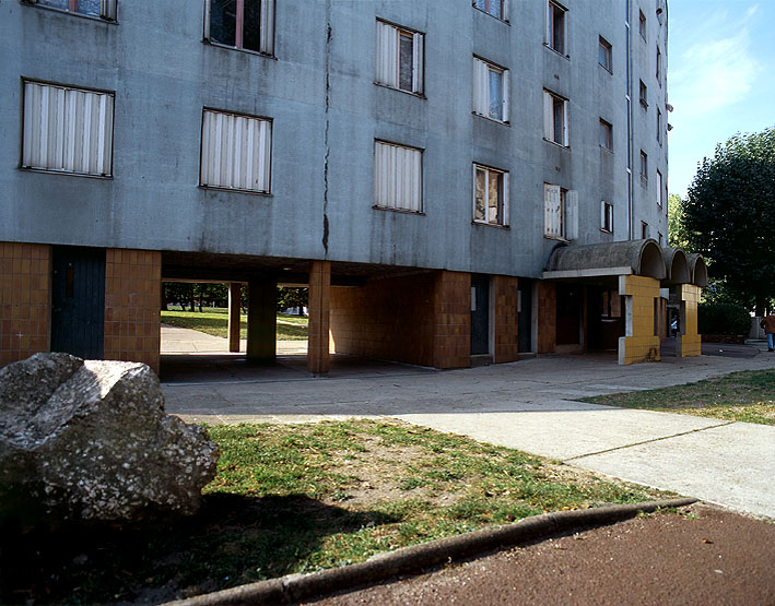 Le serpentin depuis l'avenue Leclerc : passage vers le parc