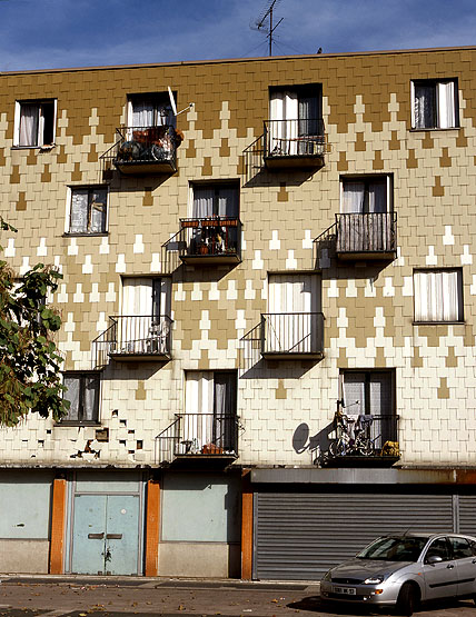 Barre de logement délimitant la place du marché (côté est) : détail élévation façade