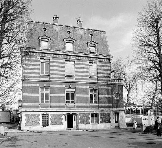 Bâtiment des bureaux : élévation latérale.