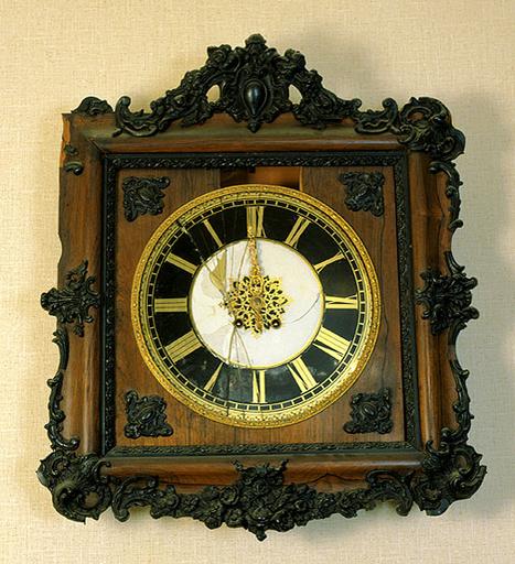 Horloge et baromètre assortis