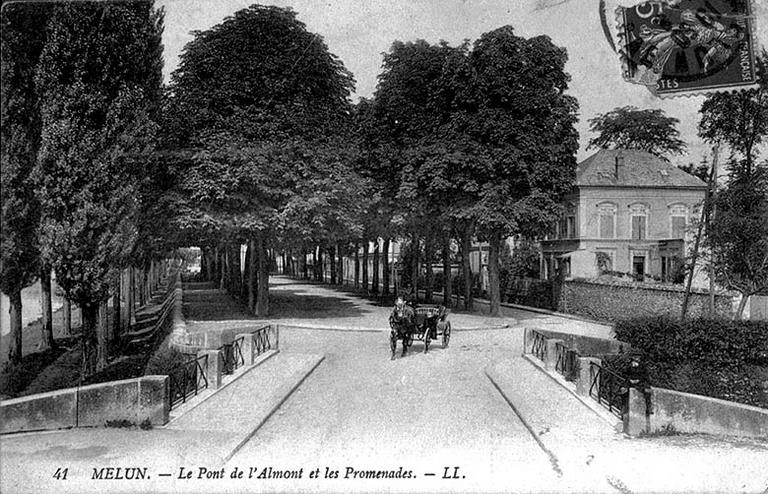 Carte postale de la promenade et du pont de l'Almont, vers 1900. Vue prise depuis Vaux-le-Pénil.