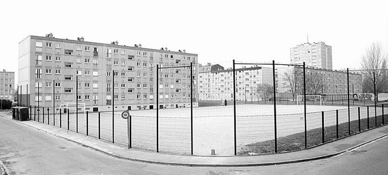 Unité résidentielle Montaigu : façade nord de la barre donnant, au sud, sur le square François Couperin.