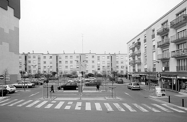 Vue générale du square Alexandre-Ribot (Louis Arretche arch., 1954), depuis le sud-est.