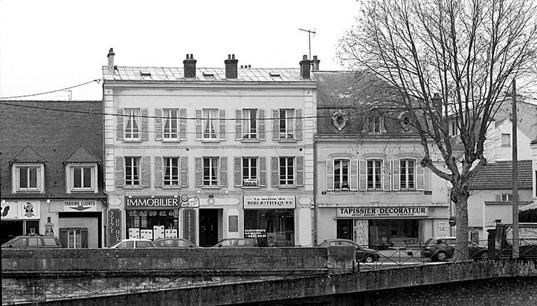 Immeuble et maison de ville en bord de Seine, 6-8 quai Hippolyte-Rossignol.