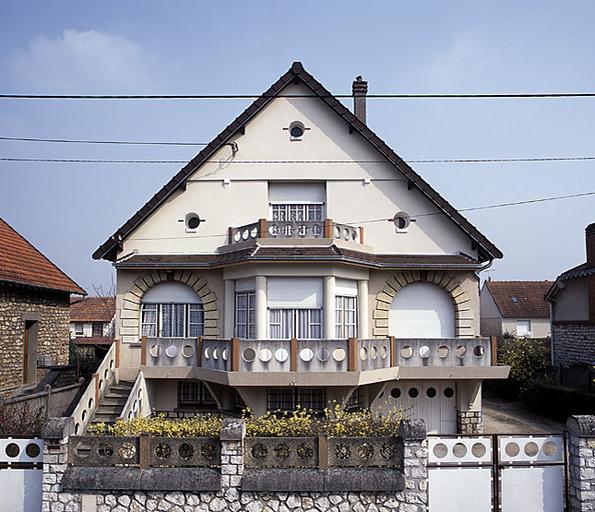 Maison au 25, rue Daubigny, édifiée en 1939 sur les plans de l'architecte Léon Paupe (voir Doc. 11).