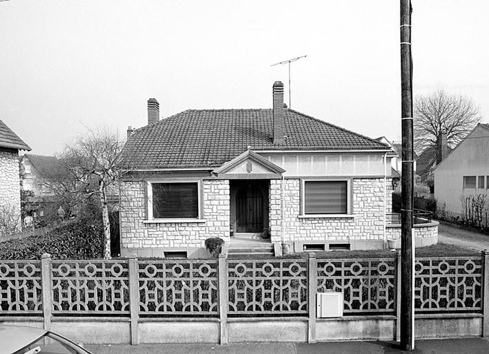 Pavillon au 27, rue Daubigny (Paupe, architecte).