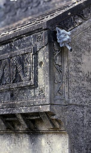 Détail : petite gargouille à l'arrière de la chapelle.
