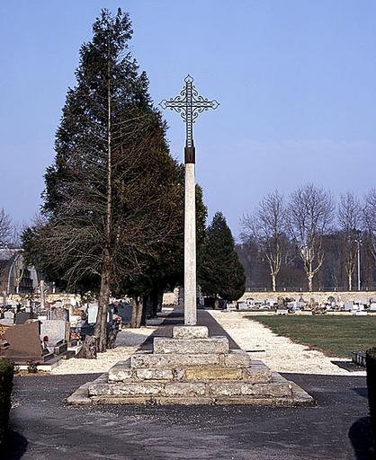 Croix de cimetière
