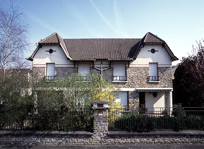 Maisons jumelles, 9 rue de Verdun, portant la plaque de l'architecte Verdeaux.