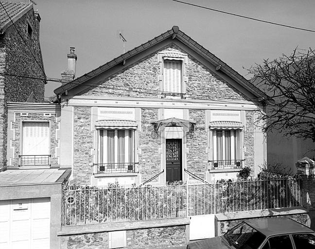 Petit pavillon en meulière avec décor de céramique, 19 rue Armand-Cassagne.