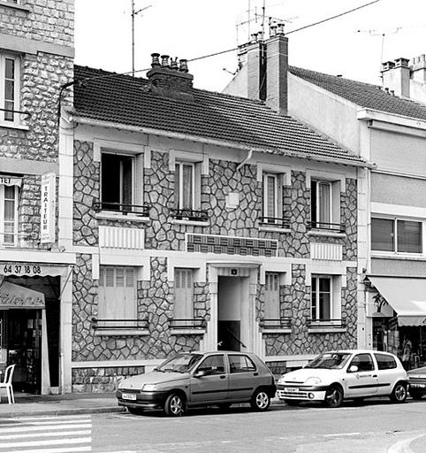 Petit immeuble au 6, rue Daubigny, construit en 1938 sur les plans de l'architecte Henri Labrousse (cf. Doc. 9).