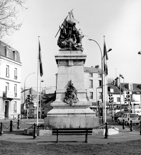 Elévation postérieure. Vue d'ensemble, depuis l'ouest.