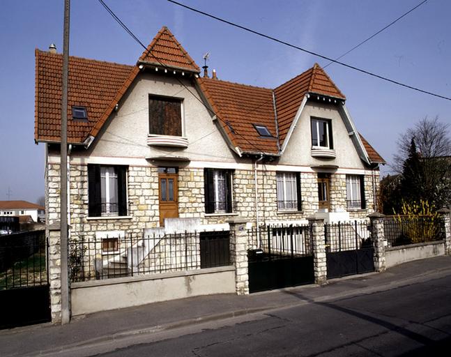 Pavillons jumeaux des années 1930-1940, près du collège, 11 rue du Président-Despatys.