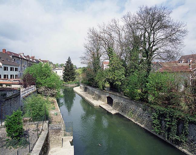 Les bords de l'Almont, vus depuis le pont Saint-Liesne.