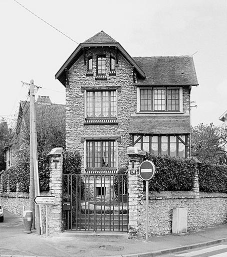 Villa 20, quai du Maréchal-Joffre (à l'angle de la rue Augereau).