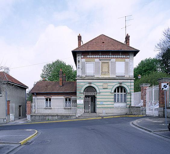 Pavillon 9, rue Bontemps, actuellement affecté aux consultations médico-psychologiques.