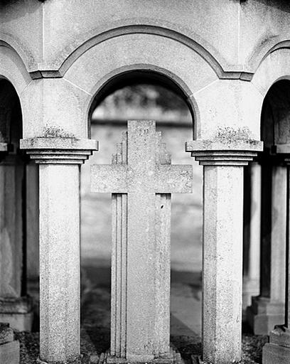 Tombe néo-byzantine de Madame Alfred Sommier, née Jeanne Brugières de Barante (1853-1932). Détail.