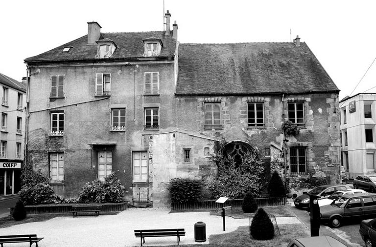 Elévation ouest : vue d'ensemble, depuis le square Jacqueline-Cottard.