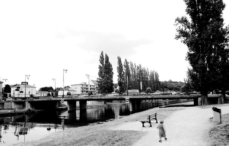 Le pont vu depuis l'aval.