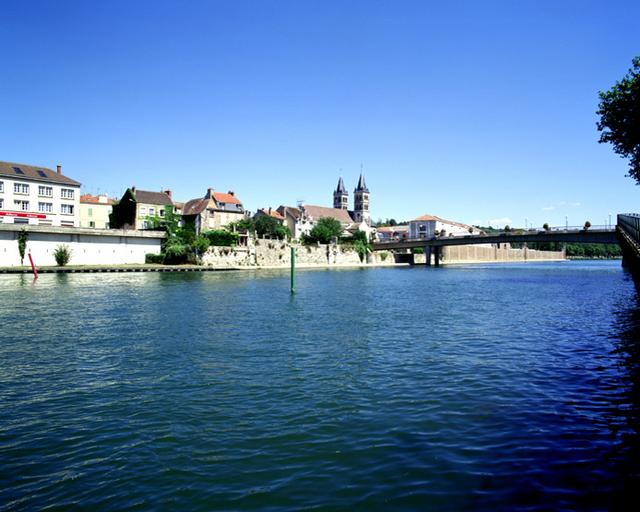 Partie orientale de l'île Saint-Etienne, vue depuis la rive sud.