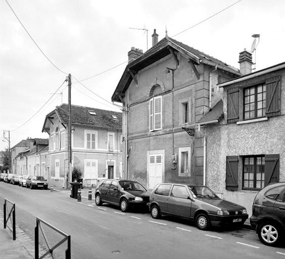 Vestiges d'établissement industriel (?). Façades sur rue : vue d'ensemble, depuis le nord-est.