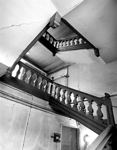 Vue de l'escalier d'honneur, au sud-est du cloître.