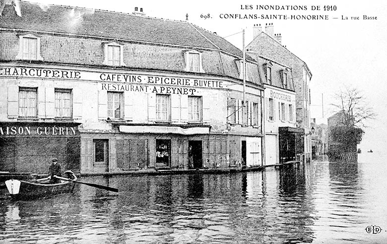 La rue basse pendant les inondations.