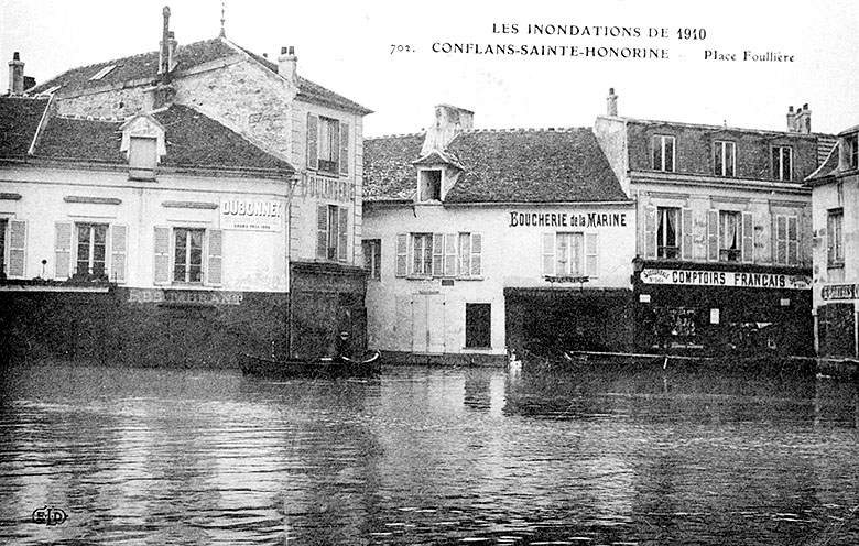 La place Fouillière pendant les inondations.