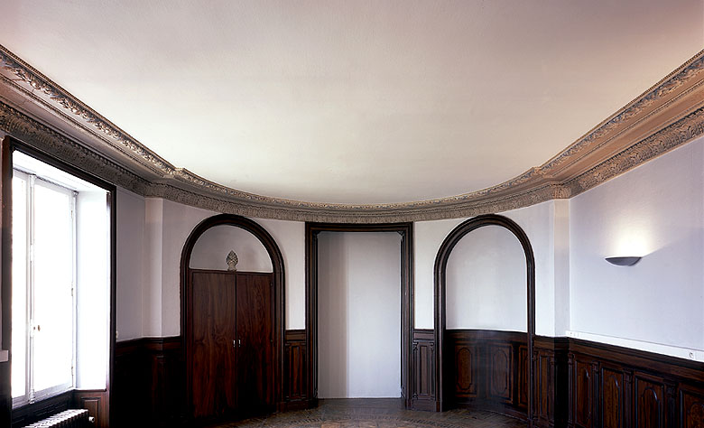 Vue d'ensemble de l'ancienne salle à manger, actuellement salle de réunion.