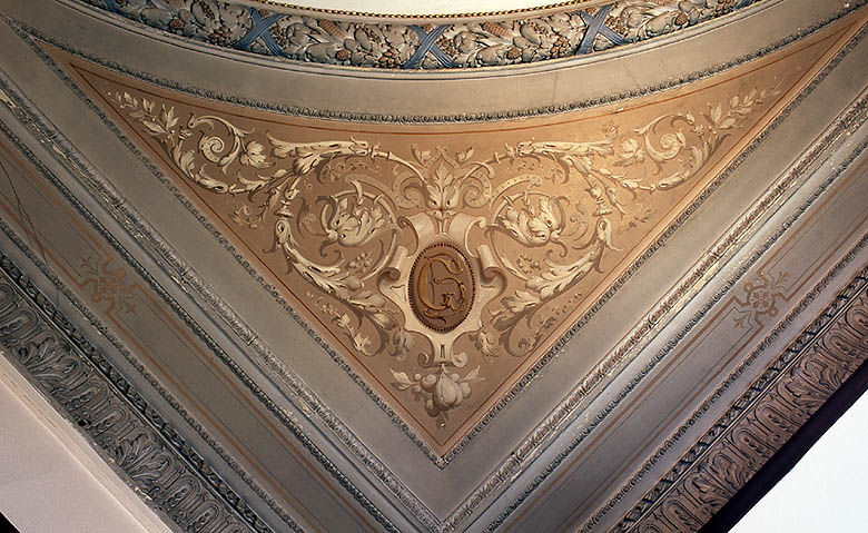 Détail d'un angle du plafond de l'ancienne salle à manger.