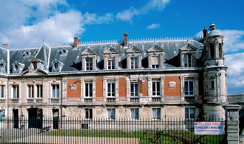 Vue de la façade antérieure.