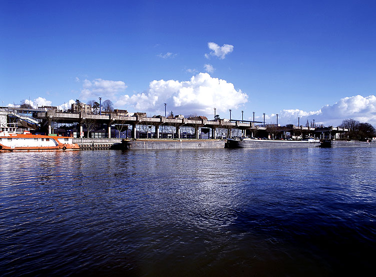 Vue de la zone d'activité du port autonome créée en 1991.