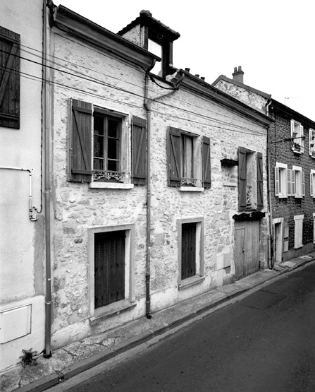 Vue de la façade sur rue.