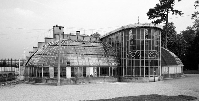 La serre : vue de trois-quarts.