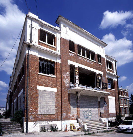 Le laboratoire central, façade ouest.